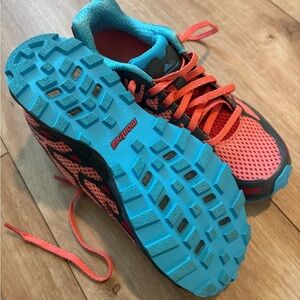 Women's trail running Shoes - Pink and Blue